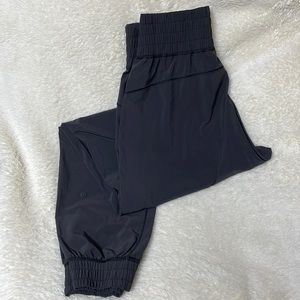 Lululemon size 6 Jogger pants